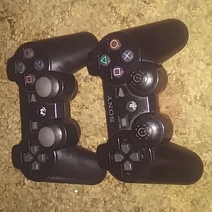 I'm selling 2 PS3 controllers